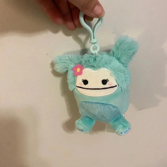 NWT Squishmallow‎ Joelle the Bigfoot Backpack Clip Charm 3" - Picture 2 of 3